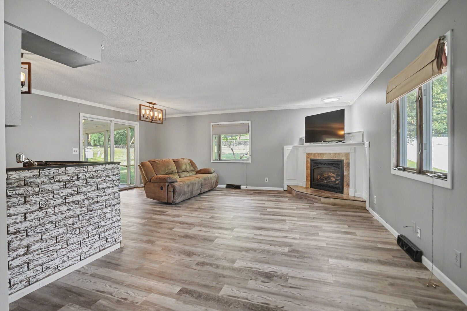 532 MEADOWVIEW Drive