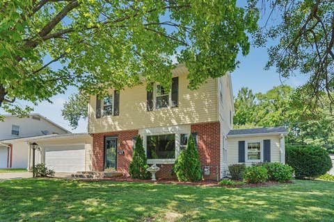 Photo of 532 MEADOWVIEW Drive, Clinton, IA 52732 (MLS # 12688979)