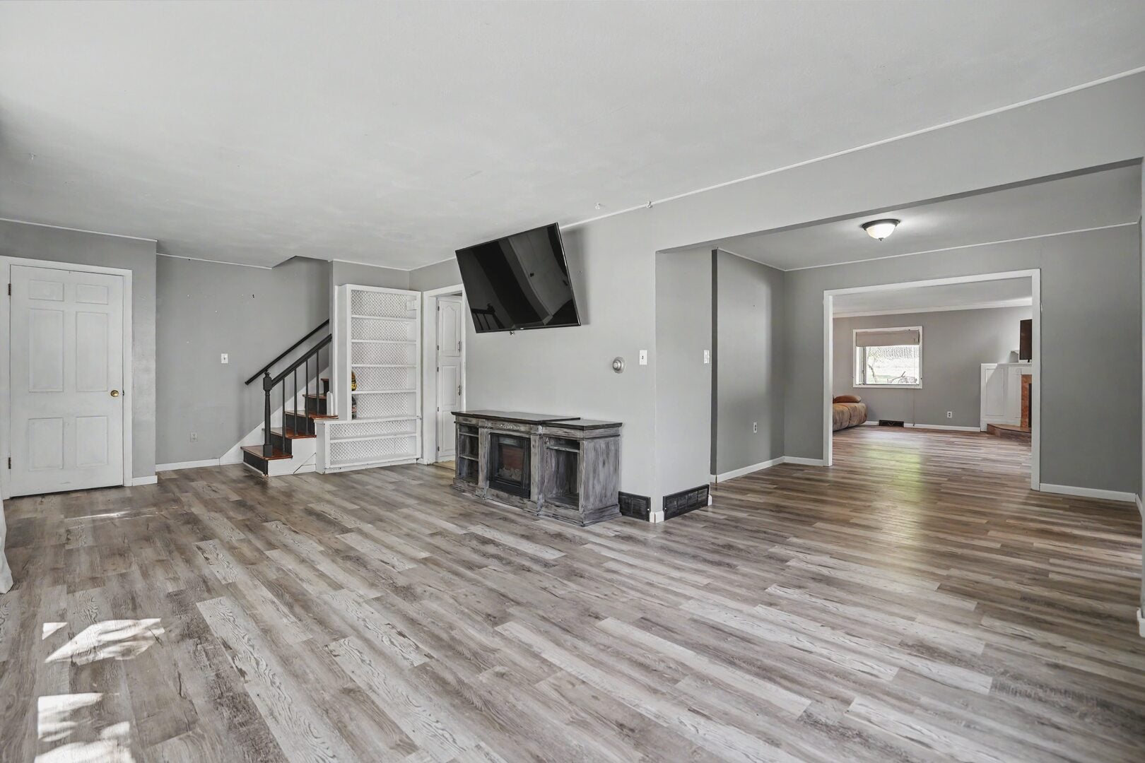 532 MEADOWVIEW Drive
