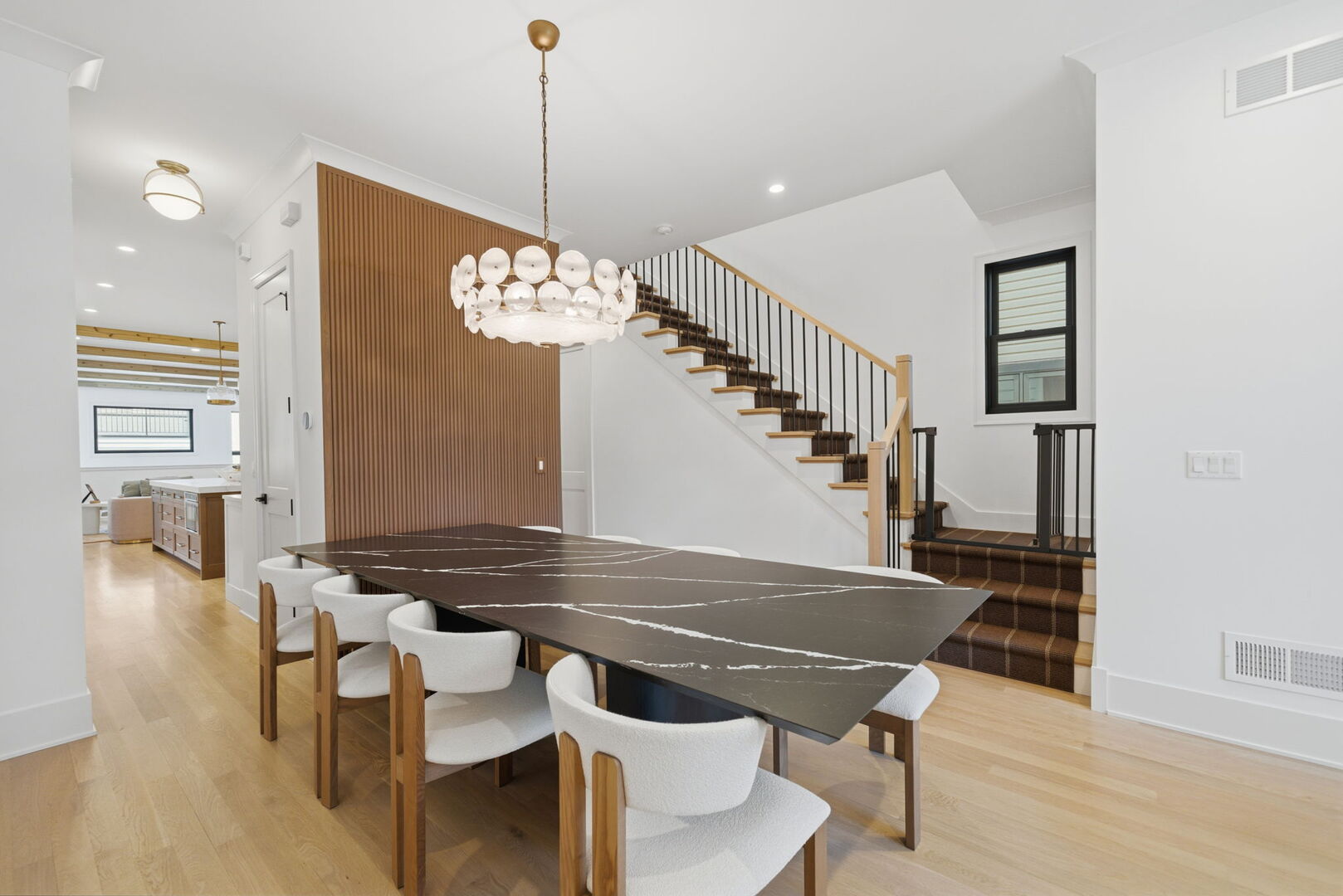 2228 N Southport Avenue