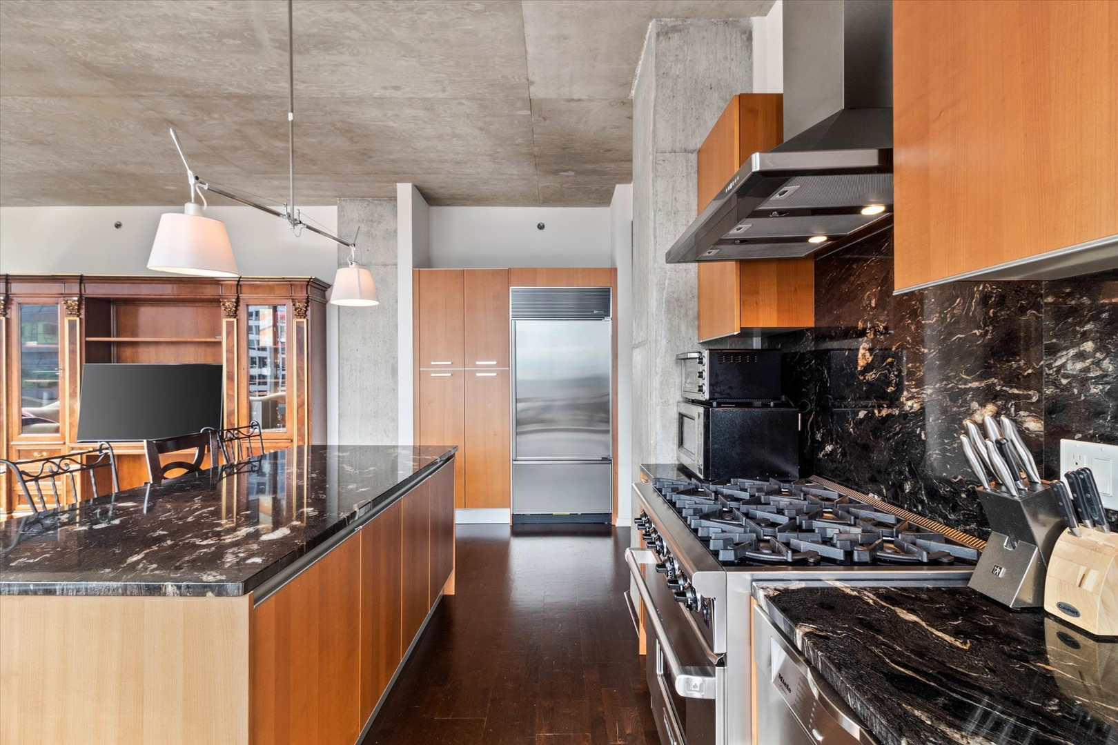 600 N Fairbanks Court 3501