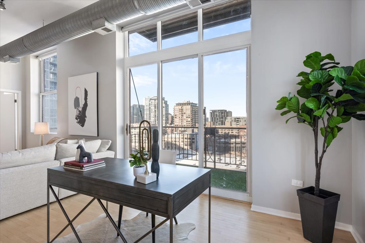 360 W Illinois Street 9A