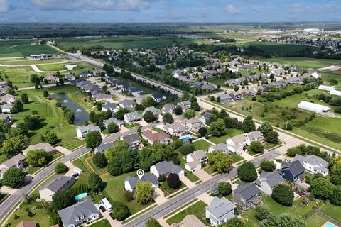 Tiny photo for 3410 St James Avenue, Bettendorf, IA 52722 (MLS # 12711353)