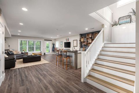 Tiny photo for 17 Windward Way, Ottawa, IL 61350 (MLS # 12433038)