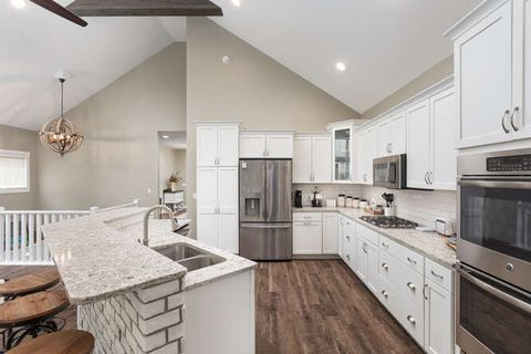 Tiny photo for 17 Windward Way, Ottawa, IL 61350 (MLS # 12433038)