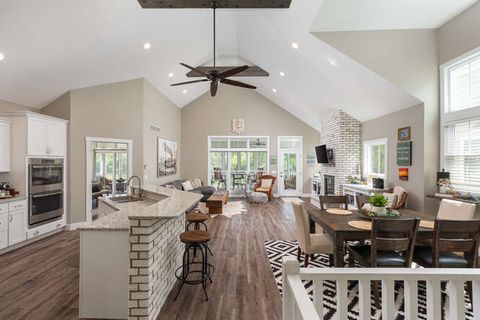 Tiny photo for 17 Windward Way, Ottawa, IL 61350 (MLS # 12433038)