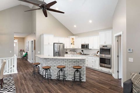 Tiny photo for 17 Windward Way, Ottawa, IL 61350 (MLS # 12433038)