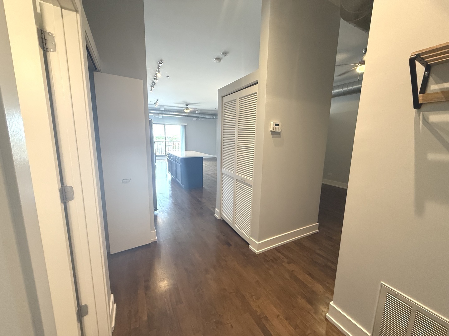 1000 E 53rd Street 510