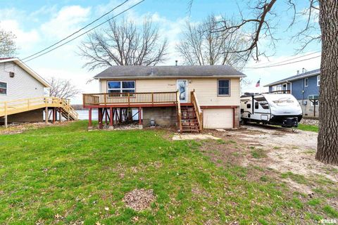 Photo of 4523 S CONCORD Street, Davenport, IA 52802 (MLS # QC4270102)