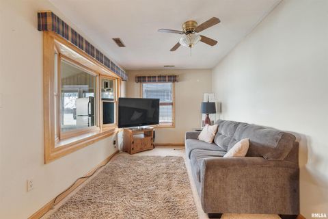 Tiny photo for 4523 S CONCORD Street, Davenport, IA 52802 (MLS # QC4270102)