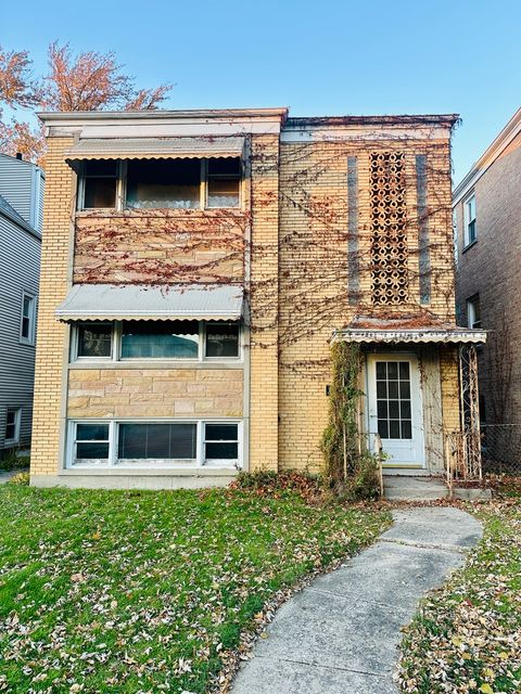 5030 W Roscoe Street Chicago IL 60641