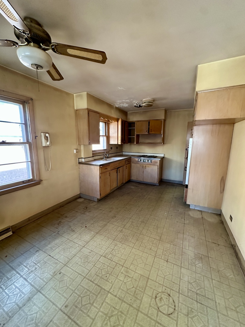 Chicago, Illinois 60641, United States, 5 Bedrooms Bedrooms, ,3 BathroomsBathrooms,Residential,Active,244545