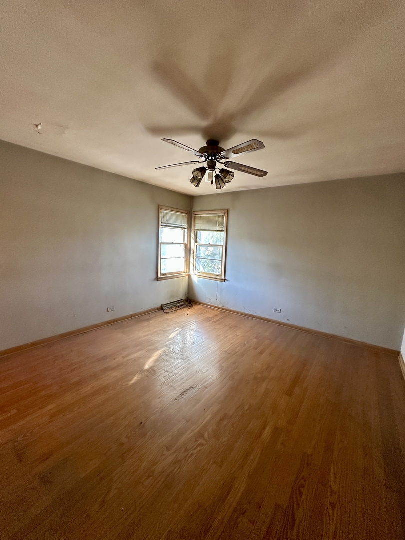 5030 W Roscoe Street