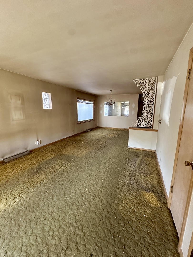 Chicago, Illinois 60641, United States, 5 Bedrooms Bedrooms, ,3 BathroomsBathrooms,Residential,Active,244545