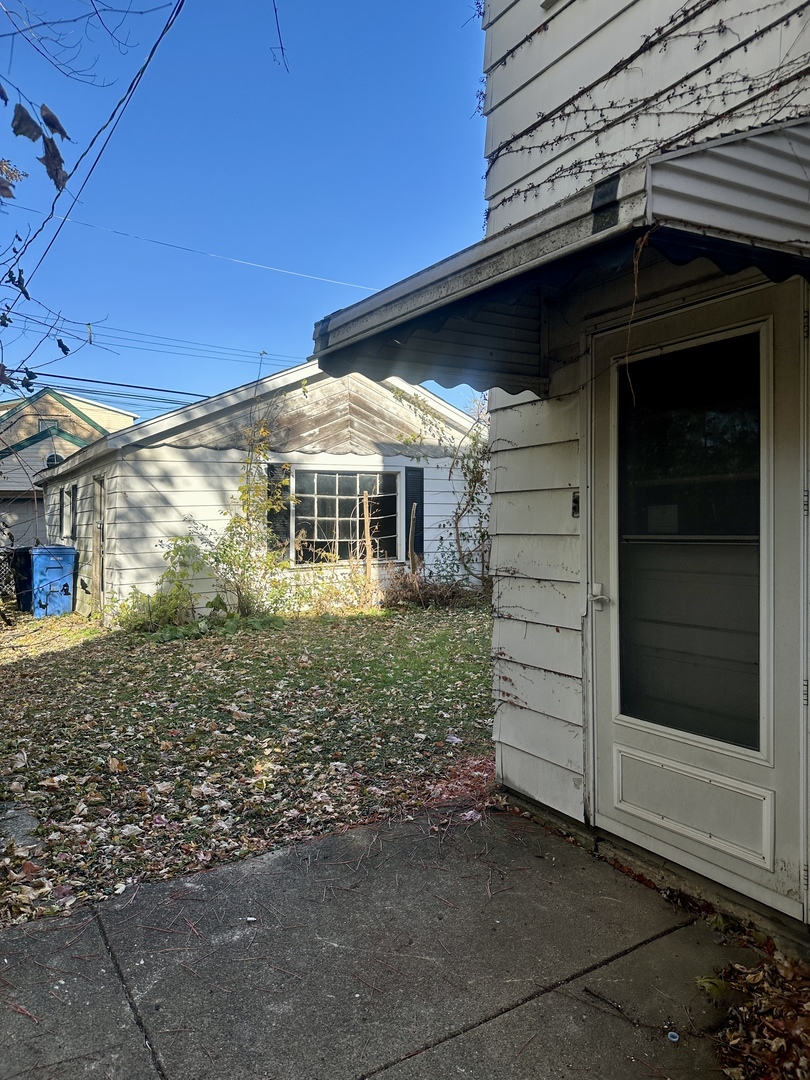 Chicago, Illinois 60641, United States, 5 Bedrooms Bedrooms, ,3 BathroomsBathrooms,Residential,Active,244545