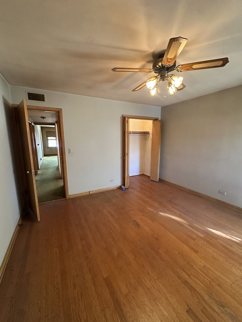 5030 W Roscoe Street