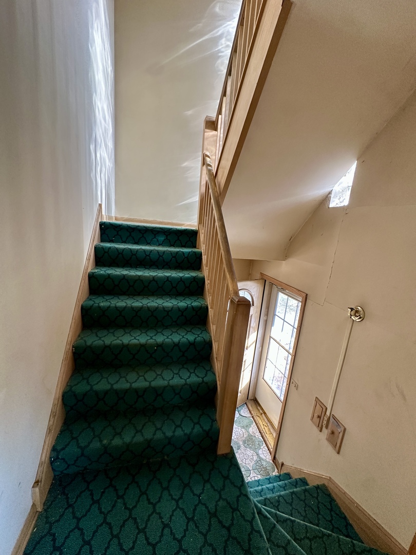 5030 W Roscoe Street