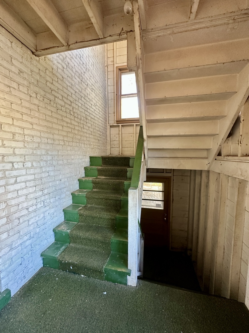 Chicago, Illinois 60641, United States, 5 Bedrooms Bedrooms, ,3 BathroomsBathrooms,Residential,Active,244545