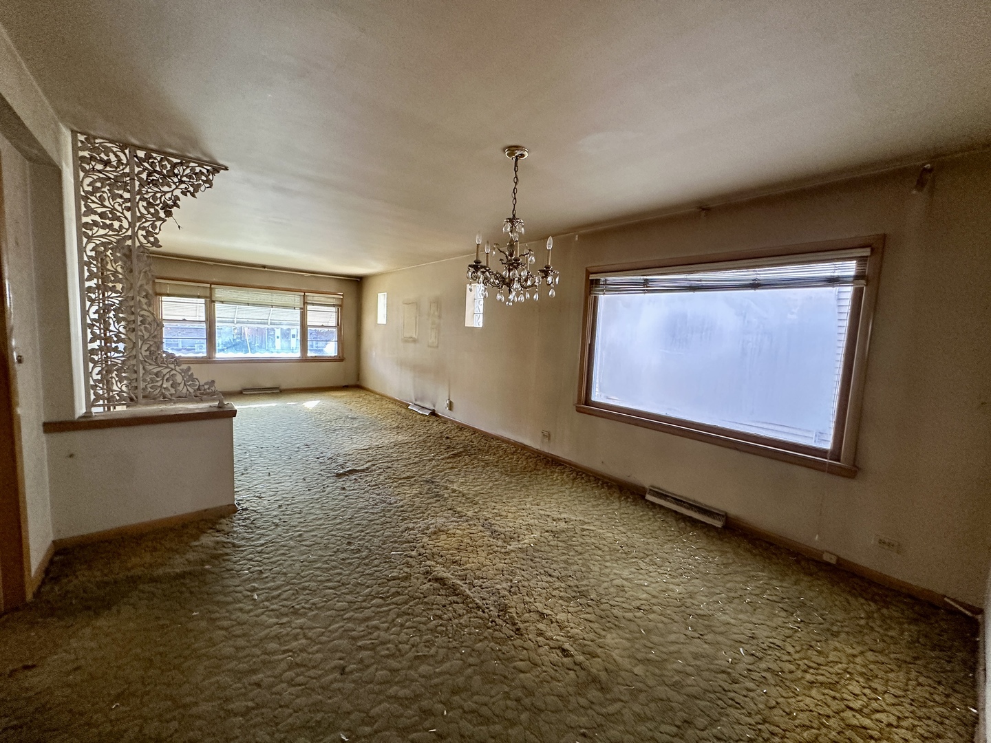 5030 W Roscoe Street