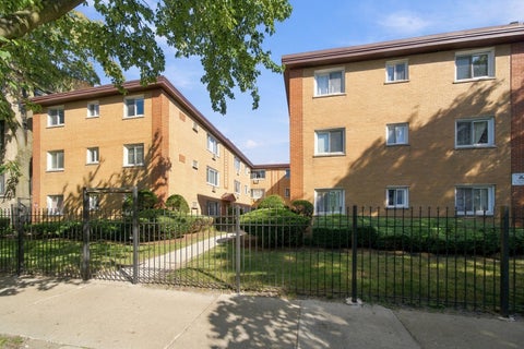 Tiny photo for 1626 W Greenleaf Avenue #1E, Chicago, IL 60626 (MLS # 12759690)