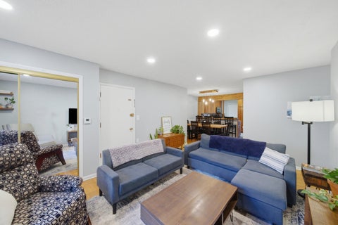 Tiny photo for 1626 W Greenleaf Avenue #1E, Chicago, IL 60626 (MLS # 12759690)