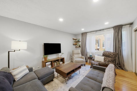 Tiny photo for 1626 W Greenleaf Avenue #1E, Chicago, IL 60626 (MLS # 12759690)