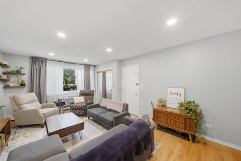 Tiny photo for 1626 W Greenleaf Avenue #1E, Chicago, IL 60626 (MLS # 12759690)
