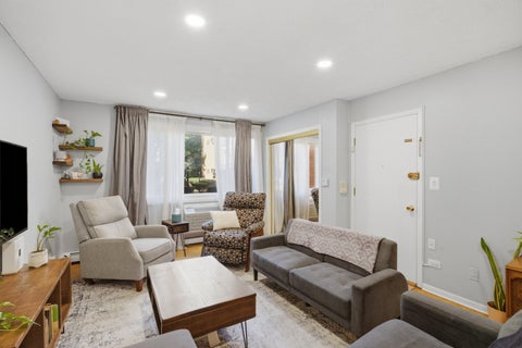 Tiny photo for 1626 W Greenleaf Avenue #1E, Chicago, IL 60626 (MLS # 12759690)