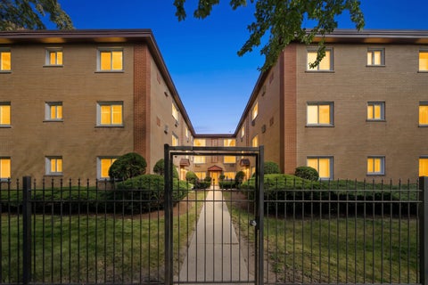 Tiny photo for 1626 W Greenleaf Avenue #1E, Chicago, IL 60626 (MLS # 12759690)