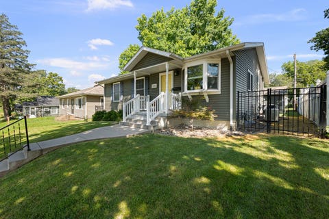 Tiny photo for 2530 Bellevue Avenue, Bettendorf, IA 52722 (MLS # 12740623)