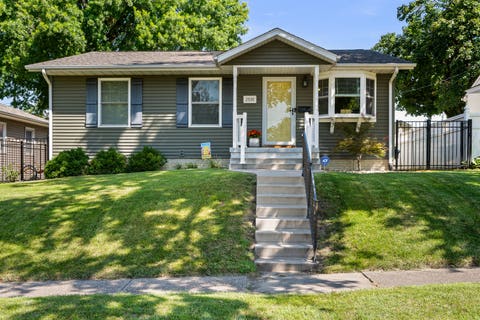 Photo of 2530 Bellevue Avenue, Bettendorf, IA 52722 (MLS # 12740623)