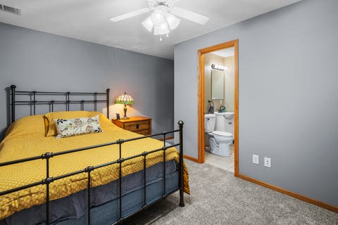 Tiny photo for 2530 Bellevue Avenue, Bettendorf, IA 52722 (MLS # 12740623)