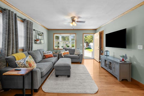 Tiny photo for 2530 Bellevue Avenue, Bettendorf, IA 52722 (MLS # 12740623)