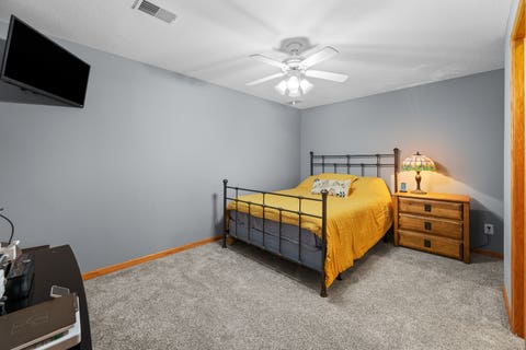 Tiny photo for 2530 Bellevue Avenue, Bettendorf, IA 52722 (MLS # 12740623)