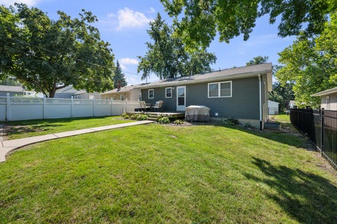 Tiny photo for 2530 Bellevue Avenue, Bettendorf, IA 52722 (MLS # 12740623)
