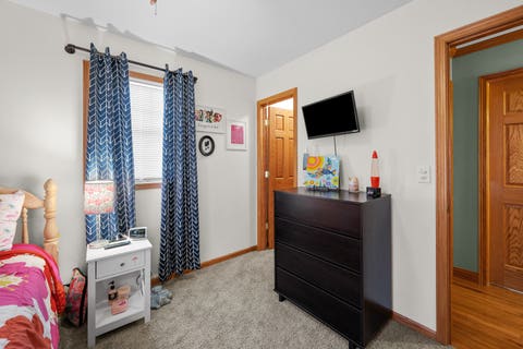 Tiny photo for 2530 Bellevue Avenue, Bettendorf, IA 52722 (MLS # 12740623)