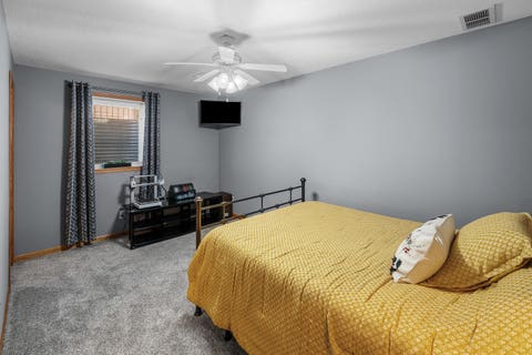 Tiny photo for 2530 Bellevue Avenue, Bettendorf, IA 52722 (MLS # 12740623)