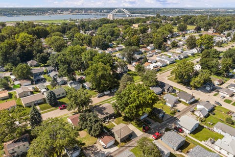 Tiny photo for 2530 Bellevue Avenue, Bettendorf, IA 52722 (MLS # 12740623)