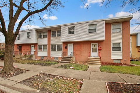 Photo of 6521 N Kedzie Avenue, Chicago, IL 60645 (MLS # 12545235)