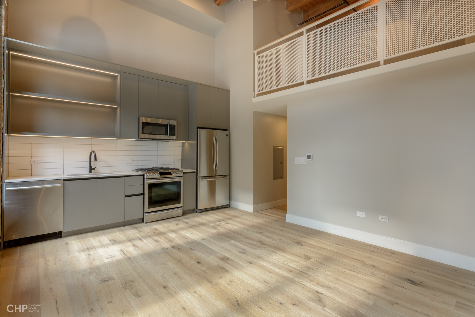 729 N Sangamon Street 413