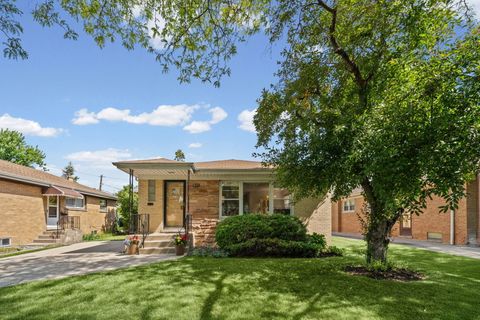 Photo of 3818 ISABEL Street, Skokie, IL 60076 (MLS # 12673328)