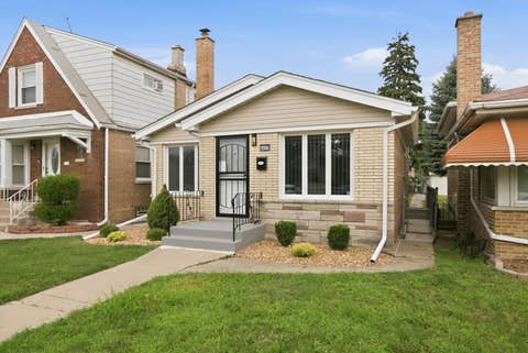 Tiny photo for 8437 S King Drive, Chicago, IL 60619 (MLS # 12730512)