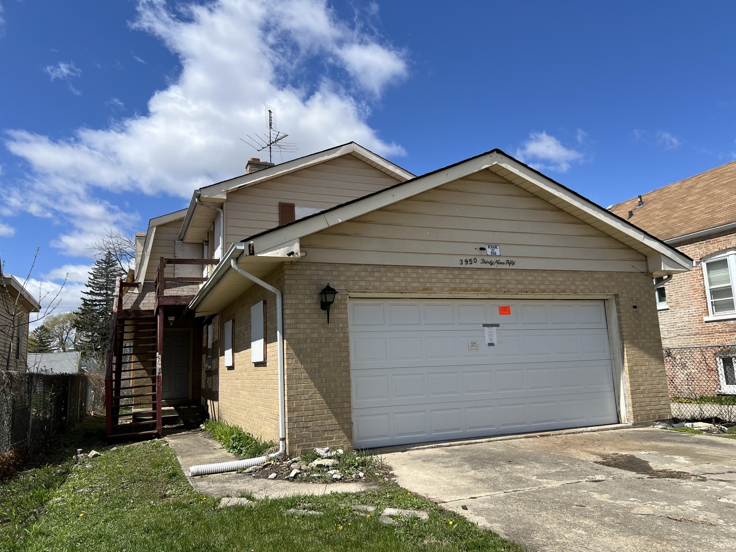 3950 CENTER Avenue