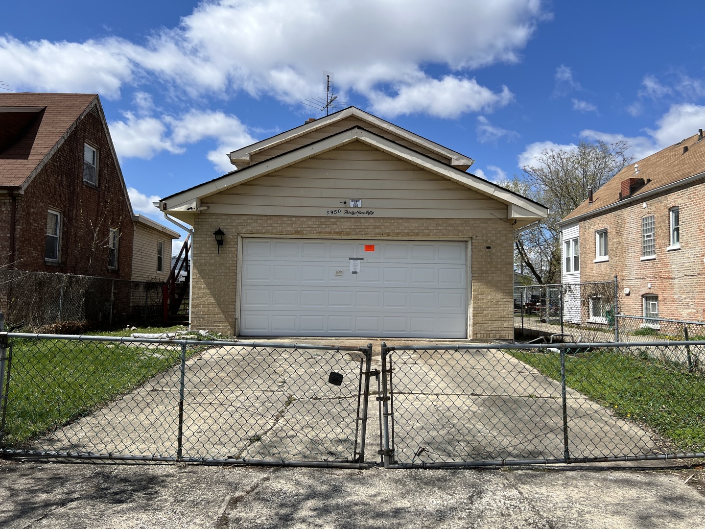 3950 CENTER Avenue