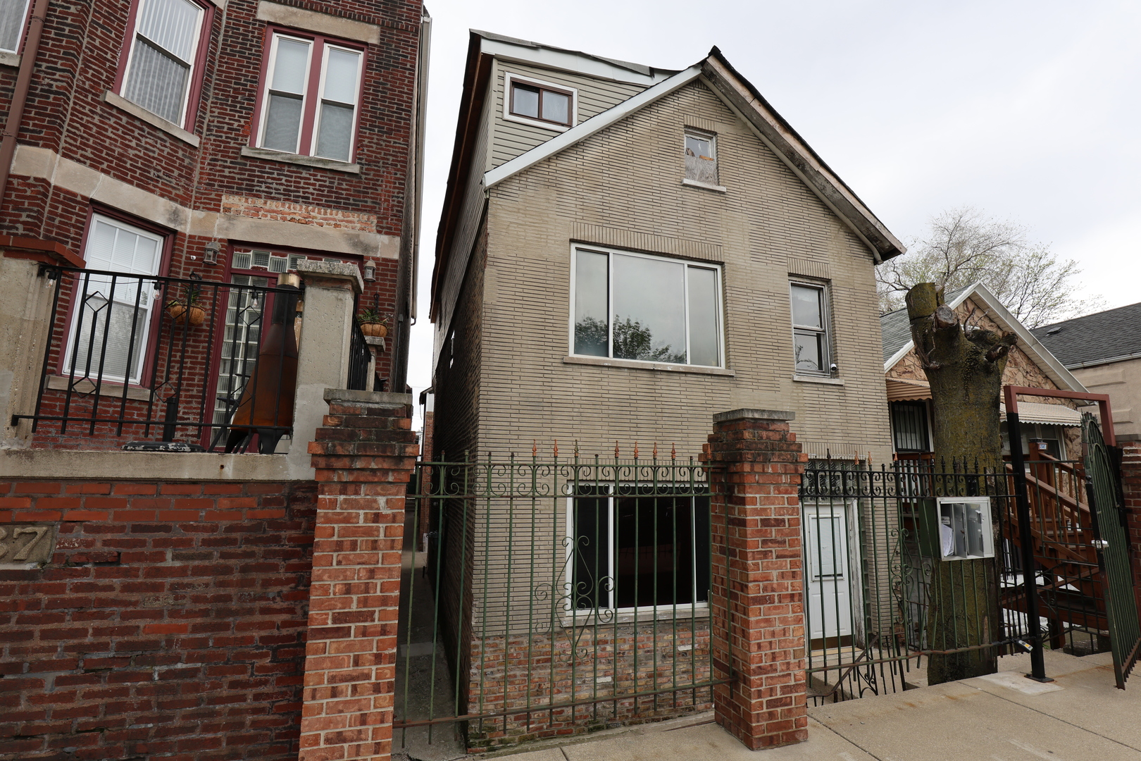 2039 W 18th Place