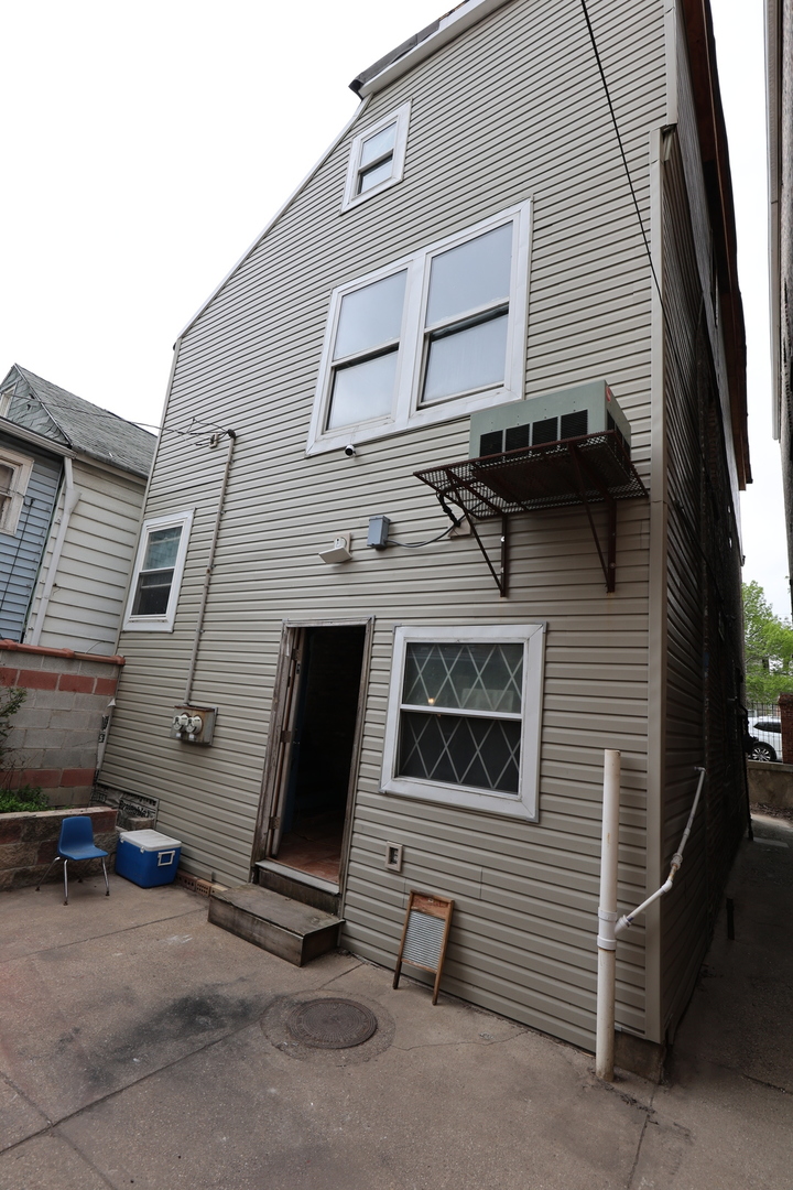 2039 W 18th Place