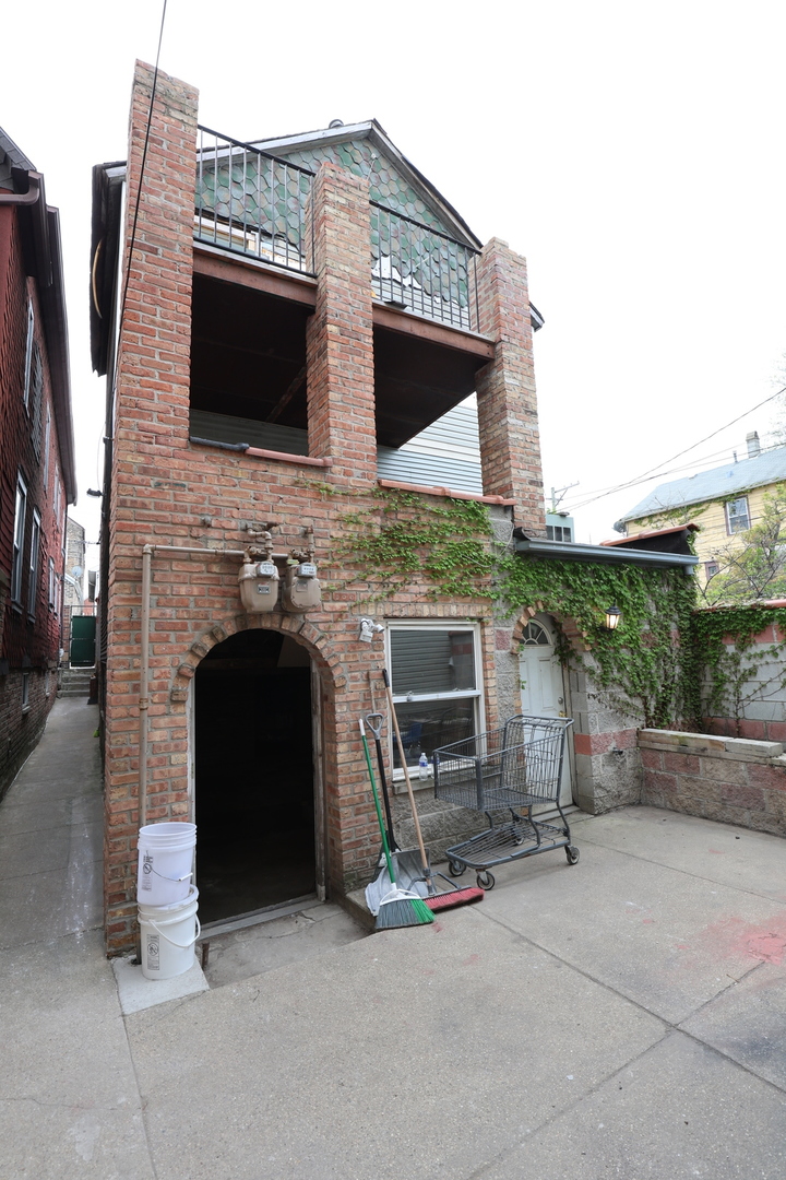 2039 W 18th Place
