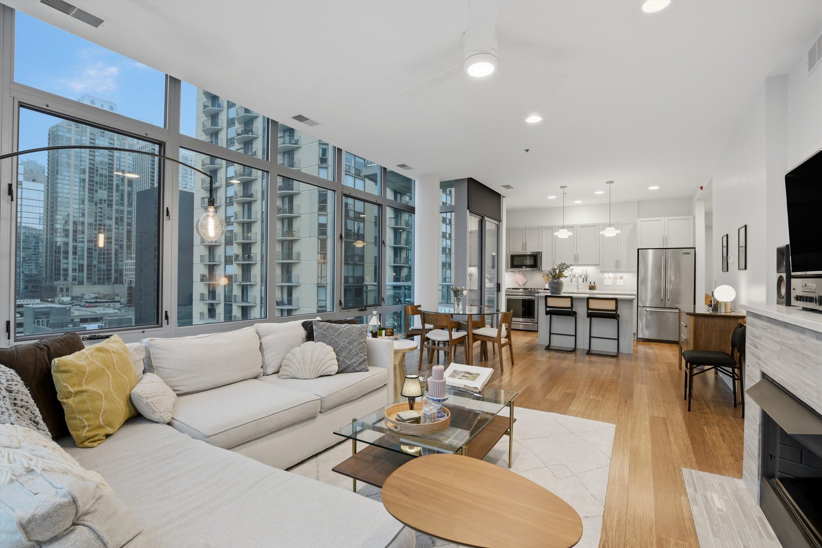 101 W Superior Street 904