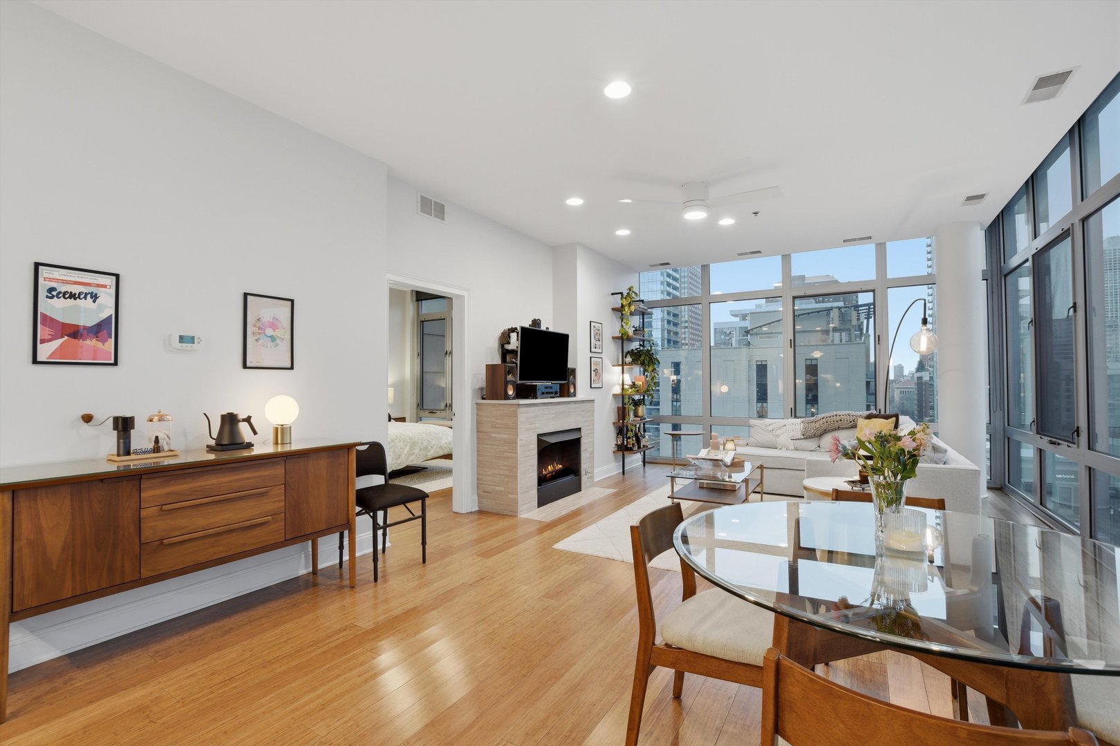 101 W Superior Street 904