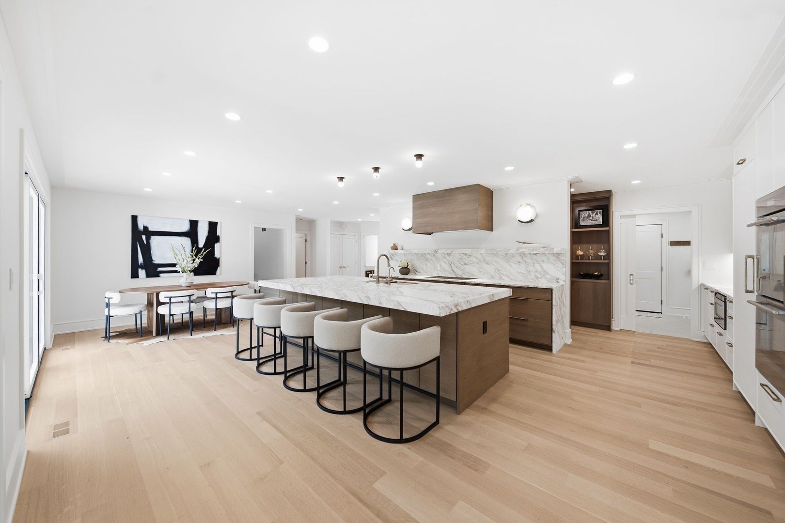 1695 Meadow Lane